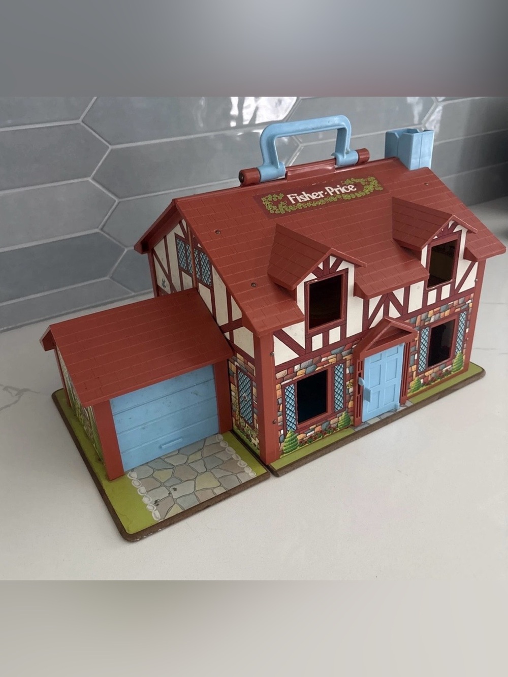 Vintage 1980’s Fisher Price Little People Play Family Tudor House #952 w/7pieces - Picture 3 of 12